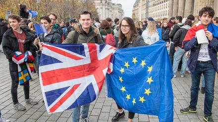  Gehören nicht mehr zusammen: Die EU und Großbritannien. Da nützen auch die Demonstrationen junger Erasmusstudenten nichts. 