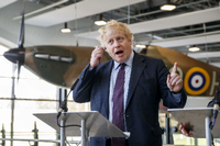 Großbritanniens Außenminister Boris Johnson am Freitag auf dem RAF-Stützpunkt in Uxbridge.
