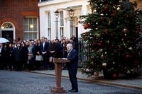 Weihnachtliche Stimmung vor der Downing Street. Hier wünschte Boris Johnson „Happy Christmas“.