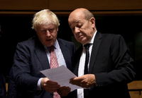 Der britische Außenminister Boris Johnson und sein französischer Kollege Jean Yves Le Drian.