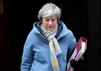 Theresa May verlässt die Downing Street No 10, um den Weg ins Unterhaus anzutreten zu einer erneuten Brexit-Debatte.