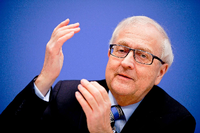 FDP-Fraktionschef Rainer Brüderle sorgt mit einem Brief der Fraktion an zahlreiche deutsche Haushalte für Aufregung.