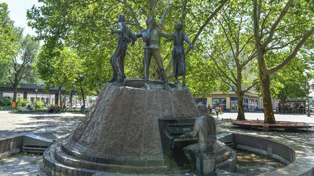Brunnen mit Figurengruppe Tanz auf dem Vulkan, Nettelbeckplatz, Wedding.
