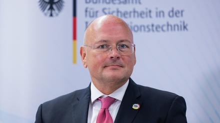 Arne Schönbohm, Präsident des Bundesamtes für Sicherheit in der Informationstechnik, bei einem Besuch der Bundesinnenministerin. 