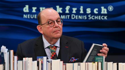 Denis Scheck, ARD-Literaturkritiker, präsentiert während der Frankfurter Buchmesse auf der ARD-Buchmessenbühne in der Festhalle ein "Best of Druckfrisch". Die «Sonderedition» der Buchmesse findet vom 14. bis 18. Oktober statt. +++ dpa-Bildfunk +++