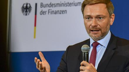 Christian Lindner (FDP), Bundesminister der Finanzen, spricht bei der Zeremonie zur Amtsübergabe im Bundesfinanzministerium.