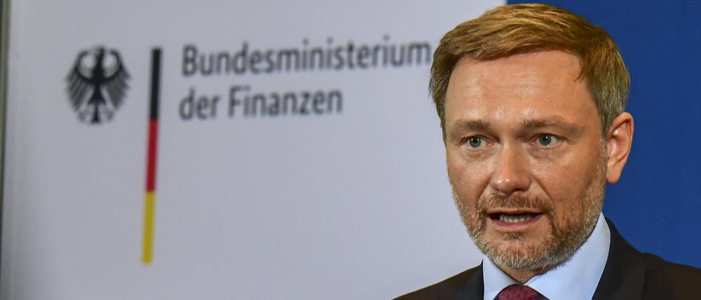 Christian Lindner (FDP), Bundesminister der Finanzen, spricht bei der Zeremonie zur Amtsübergabe im Bundesfinanzministerium.