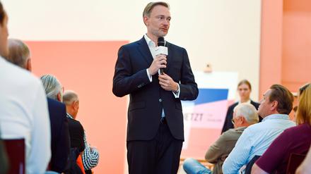 Christian Lindner (FDP), Bundesfinanzminister, beantwortet die Fragen der Bürger der Stadt Oldenburg. 