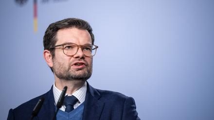 Marco Buschmann (FDP), Bundesminister der Justiz, spricht auf einer Pressekonferenz. 