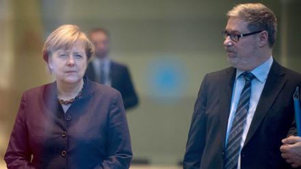 Immer an ihrer Seite: Zehn Jahre lang hat Lars-Hendrik Röller Angela Merkel in allen finanz- und wirtschaftspolitischen Fragen beraten.