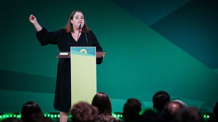 Ricarda Lang, Bundesvorsitzende von Bündnis 90/Die Grünen, spricht beim Grünen-Bundesparteitag über die Klimakrise als Menschheitsaufgabe.