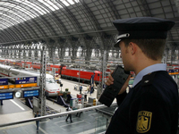 Die Bundespolizei fasste die beiden mutmaßlichen Täter, die am Sonntag einen Mann in der S-Bahn verprügelten