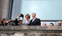 Gauck und seine Lebensgefährtin Daniela Schadt am Sonntag bei syrischen Flüchtlingen.