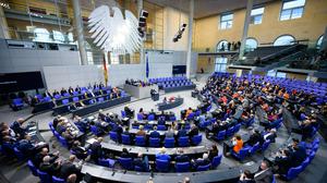 Volles Haus bei einer Plenarsitzung im Bundestag am Freitag. 