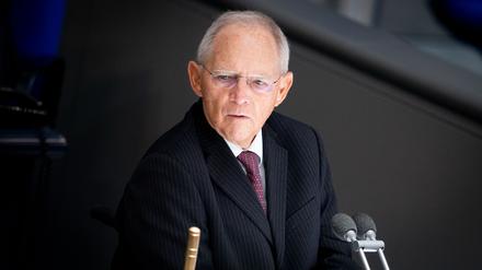 Berlin: Wolfgang Schäuble (CDU), Bundestagspräsident, nimmt an der 176. Sitzung des Bundestags teil. Thema ist unter anderem der Klimaschutzbericht der Bundesregierung. 