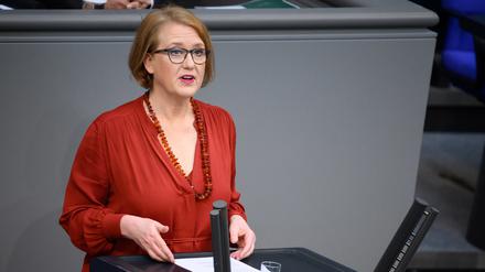 Lisa Paus (Bündnis 90/Die Grünen), Bundesministerin für Familie, Senioren, Frauen und Jugend, spricht bei der Plenarsitzung im Deutschen Bundestag.