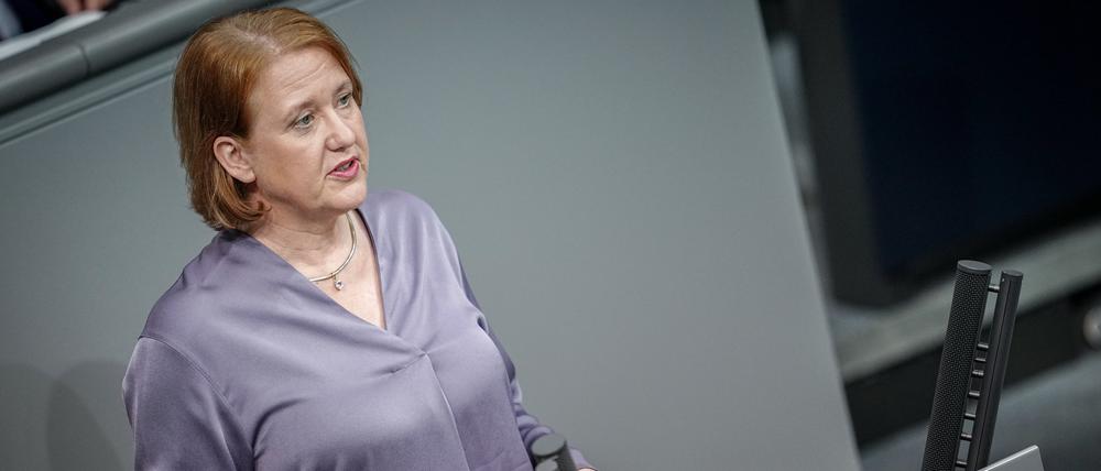 Bundesfamilienministerin Lisa Paus (Bündnis 90/Die Grünen) bei einer Rede im Bundestag.