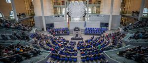 Mit der Abstimmung über die Reform des Bundeswahlgesetzes soll eine Verkleinerung des Parlaments nach der nächsten Bundestagswahl erreicht werden.