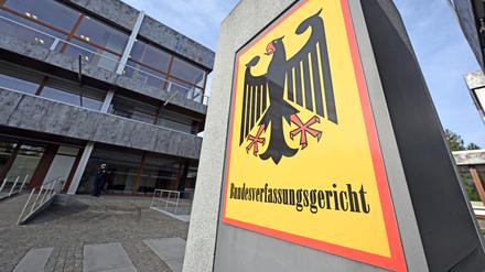 ARCHIV - 31.10.2023, Baden-Württemberg, Karlsruhe: Außenaufnahme des Bundesverfassungsgericht. 
