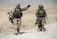Bundeswehr-Soldaten und kurdische Peshmerga-Soldaten nahe Erbil, Irak