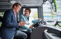 Brigitte Zypries (SPD) trifft André Schwämmlein, Gründer und Geschäftsführer von Flixbus.