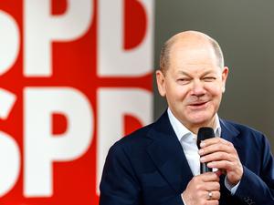 Bundeskanzler Olaf Scholz (SPD) spricht zum Europa-Wahlkampfauftakt seiner Partei auf einem Bürgerdialog der SPD Lüneburg. 