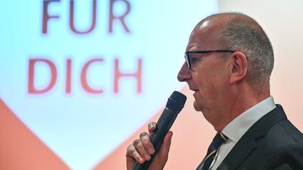 Dietmar Woidke (SPD), Ministerpräsident von Brandenburg, bei einer Bürger- und Diskussionsveranstaltung in Forst.