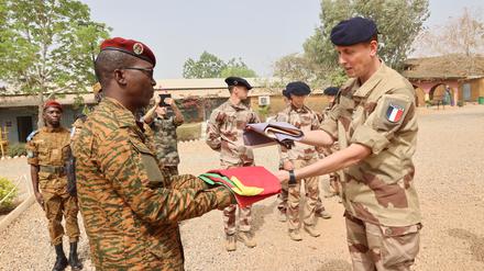 Übergabezeremonie zum Abzug der französischen Truppen aus Burkina Faso am 18. Februar 2023. 