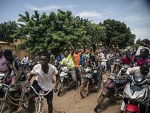 Militärputsch befürchtet: Demonstrationen und Schießereien verstärken Unruhen in Burkina Faso