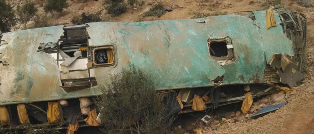 Bei einem anderen Unglück im Februar 2018 stürzte dieser Bus in Peru von einer Straße ab (Symbolbild).