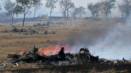 Ein Buschfeuer brennt in der Nähe der Stadt Dalveen in Queensland. 