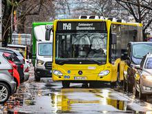 „So schafft man es nie aus der BVG-Krise“: Berliner Senat streicht erstmals bestehende Busspur für Radweg