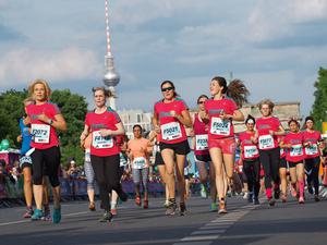 Rund 10.000 Teilnehmerinnen werden beim Berliner Frauenlauf erwartet.