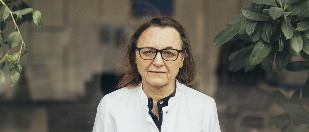 Carmen Scheibenbogen ist Leiterin des Fatigue Centrums an der Berliner Charité und hat unlängst das Bundesverdienstkreuz erhalten.