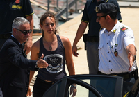 Carola Rackete im sizilianischen Porto Empedocle, in das sie von Lampedusa aus gebracht wurde.