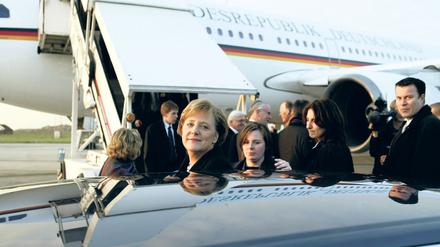 Die erste Reise der Bundeskanzlerin Angela Merkel nach Paris und Brüssel im Jahr 2005.