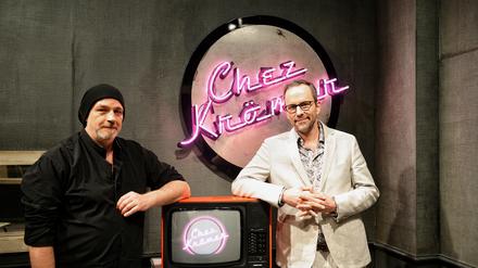 Die RBB-Produktion „Chez Krömer“ gewann 2022 einen Grimme-Preis und zwar für die Ausgabe, in der sich Kurt Krömer (rechts) mit Torsten Sträter über Depressionen unterhielt.