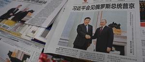 Auch in China ist der Besuch von Xi Jinping bei Wladimir Putin auf den Titelseiten.