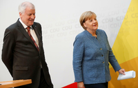 Angela Merkel (CDU) und Horst Seehofer (CSU) laufen vor den Sondierungsgesprächen wieder in eine Richtung.