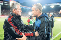 Respekt. Bayerns Coach Jupp Heynckes (l.) lobte Christian Streich.