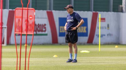 Christian Streich, Cheftrainer des SC Freiburg, setzt auch in dieser Saison auf das bewährte Erfolgsrezept: Bescheiden bleiben und arbeiten. 