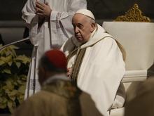 „Unser Herz ist heute Abend in Bethlehem“ : Papst mahnt in Christmette zu Frieden auf Erden