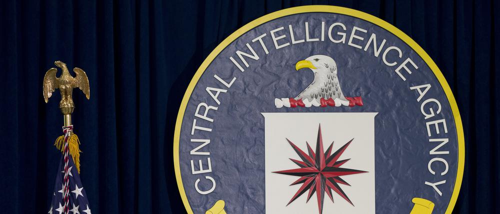 Das Zeichen der amerikanischen Central Intelligence Agency, kurz CIA, dem Auslandsgeheimdienst der USA, ist am in Langley im Hauptquartier der Behörde zu sehen.