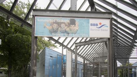 Das Columbiabad in Neukölln: Nach einer Auseinandersetzung mit Jugendlichen am Wochenende ist es geschlossen. 