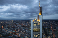 Dunkle Wolken: Die Commerzbank fliegt aus dem Dax raus.