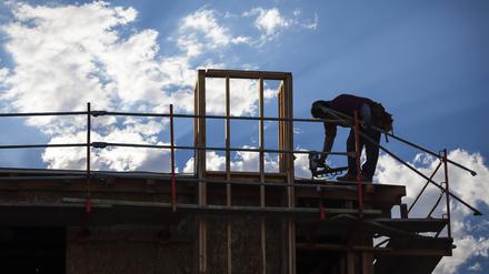 Mit Aufstocken statt Neubauen wollen die Grünen die Wohnungskrise bekämpfen. 