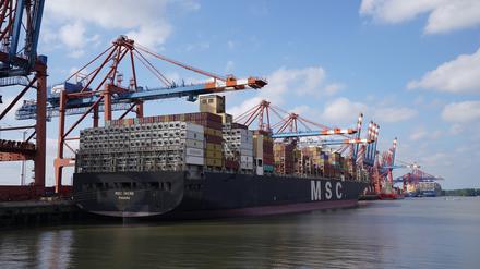 Die weltweit größte Containerreederei MSC will beim Hamburger Hafenlogistiker HHLA einsteigen. 