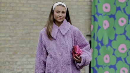 Kommt alles wieder. Junge Mädchen erkennen auch in älteren Stücken unter Umständen  den gerade angesagte Street Style, wie er hier auf der Copenhagen Fashion Week vorgeführt wird. 