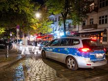 Sie müssen immer häufiger die Waffe ziehen: Eine Nacht mit Berliner Polizisten durch Neukölln
