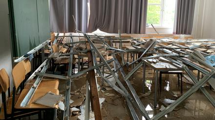 Der Seminarraum unter dem Rohrbruch wurde verwüstet – hier kam die Decke herunter.